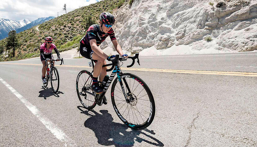 Ist grundsätzlich der Typ Sprinterin, kommt aber auch gut über die Berge und hat neuerdings auf der Bahn ein zweites Zuhause gefunden: Tanja Erath vom Team Canyon SRAM Racing.
Foto: Nils Laengner Ist grundsätzlich der Typ Sprinterin, kommt aber auch gut über die Berge und hat neuerdings auf der Bahn ein zweites Zuhause gefunden: Tanja Erath vom Team Canyon SRAM Racing.
Foto: Nils Laengner