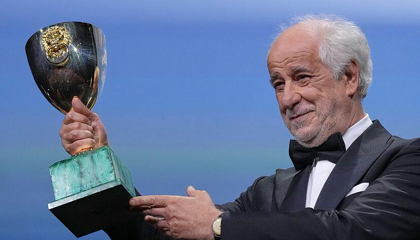 Toni Servillo mit dem Schauspiel-Preis.