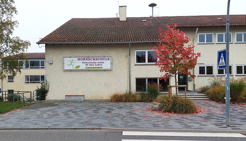 Horneckschule: Das Leitungsteam mit Rektor Joachim Blaesse und Konrektor Hendric Oechslertritt zur&uuml;ck