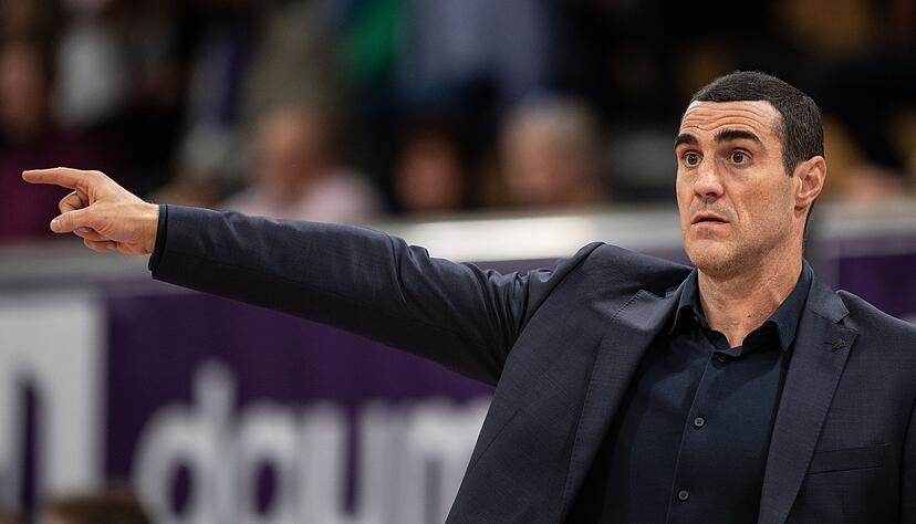 Trainer Roel Moors wird neuer Trainer der Telekom Baskets Bonn. Trainer Roel Moors wird neuer Trainer der Telekom Baskets Bonn.