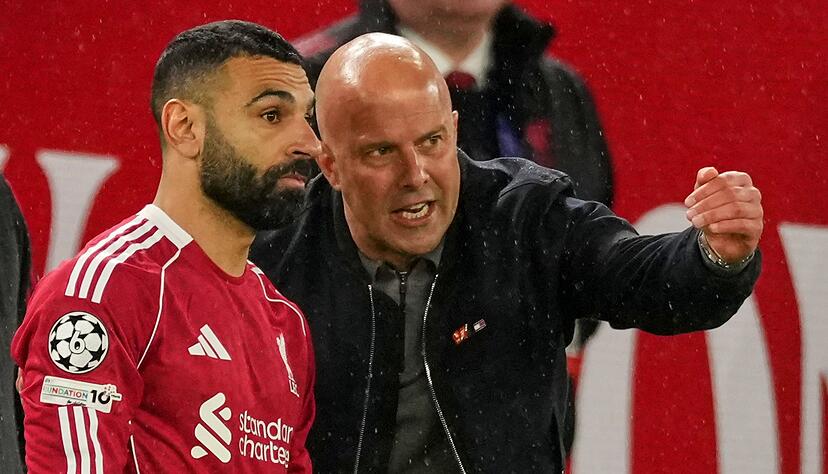 Liverpools Mohamed Salah begann auch das R&uuml;ckspiel auf der Bank.