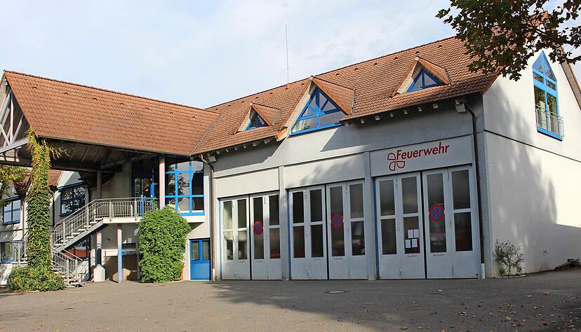 Das Feuerwehrgebäude in Dörzbach beherbergt auch den Bürgersaal und Räume für Musikverein und DRK. Das soll auch nach dem Umbau so bleiben.
Foto: Archiv/Ludwig Das Feuerwehrgebäude in Dörzbach beherbergt auch den Bürgersaal und Räume für Musikverein und DRK. Das soll auch nach dem Umbau so bleiben.
Foto: Archiv/Ludwig