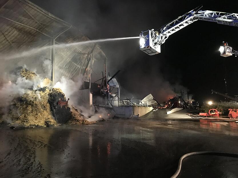 Die Kriminalpolizei nimmt die Ermittlungen auf. Die Kriminalpolizei nimmt die Ermittlungen auf.