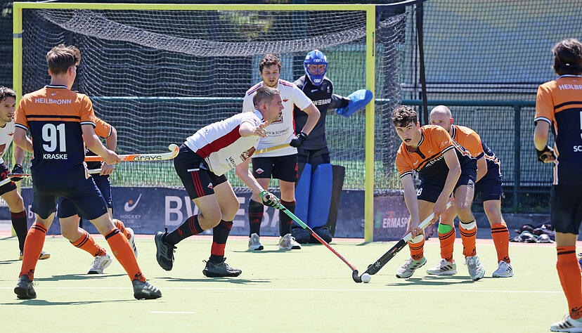 Gekämpft, gehofft – und am Ende sind die Hockey-Männer der TSG Heilbronn doch wegen eines fehlenden Punkts in der Abschlusstabelle abgestiegen. Gekämpft, gehofft – und am Ende sind die Hockey-Männer der TSG Heilbronn doch wegen eines fehlenden Punkts in der Abschlusstabelle abgestiegen.