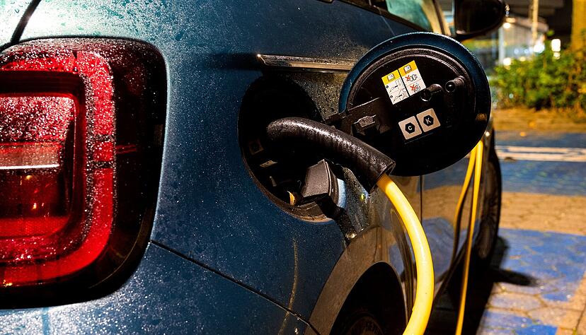 Der Umstieg vom Verbrenner auf ein E-Auto scheint einen Schub zu erleben, nur in Heilbronn nicht. Der Stadtkreis landet in einer Auswertung auf dem letzten Platz.