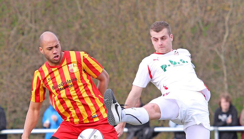 Wer gewinnt den Pokal? Yannick-Julian Authenrieth (rechts, VfL Brackenheim) oder Robert Grau von den Aram&auml;ern Heilbronn.Fotos: Alexander Bertok