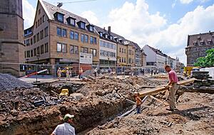 Kanalbauarbeiten in der Kaiserstraße waren im Sommer 1995 Vorboten der Stadtbahn, von der damals nicht alle überzeugt waren.
Foto: Hermann Eisenmenger