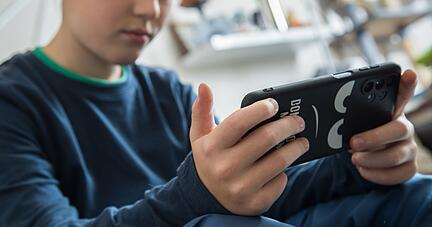 Bei Kindern zwischen 10 und 12 Jahren setzen Eltern bei Social Media vor allem auf Mitnutzung. Bei Kindern zwischen 10 und 12 Jahren setzen Eltern bei Social Media vor allem auf Mitnutzung.