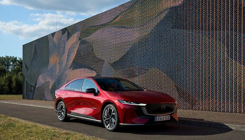 Akku-Limousine: Der Mazda 6e mit E-Antrieb soll dem VW ID.7 Konkurrenz machen.