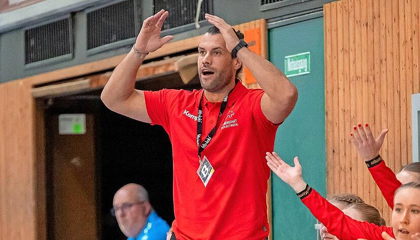 Michael Walter kann es selbst kaum glauben: Der Trainer in Diensten der SG Schozach-Bottwartal konnte in der Vorbereitung auf das Spiel gegen den HC Erlangen auf alle Spielerinnen zur&uuml;ckgreifen.