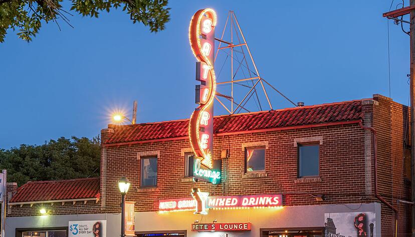 Reisetauglich: Das EQS SUV soll viel Komfort und einen großen Einsatzradius bieten. Reisetauglich: Das EQS SUV soll viel Komfort und einen großen Einsatzradius bieten.