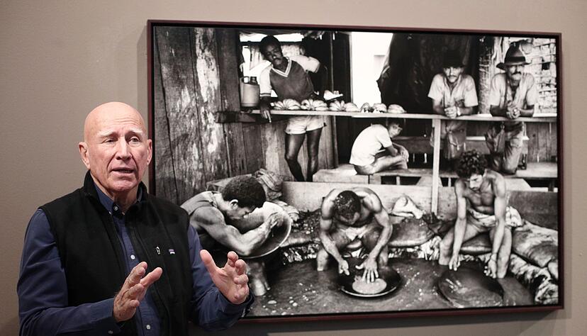 Bekannt wurde Sebastião Salgado mit seinen Sozialreportagen. Bekannt wurde Sebastião Salgado mit seinen Sozialreportagen.