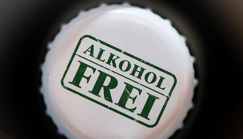 Besserer Schlaf, bessere Haut, bessere Stimmung: Ein Dry January kann viele positive Auswirkungen haben. Besserer Schlaf, bessere Haut, bessere Stimmung: Ein Dry January kann viele positive Auswirkungen haben.