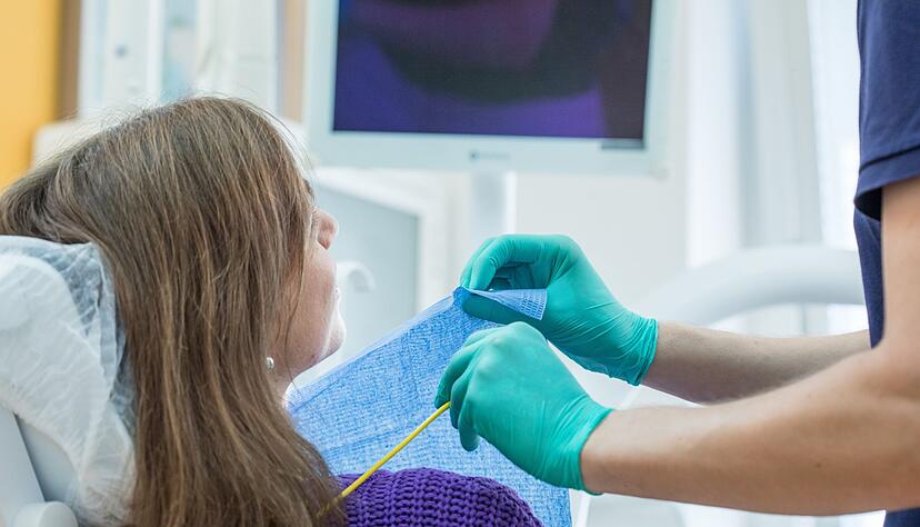 35 Prozent der Befragten nennen Angst vor Verurteilung oder negativer Bewertung als Grund, beim Arztbesuch wichtige Informationen zu verschweigen.