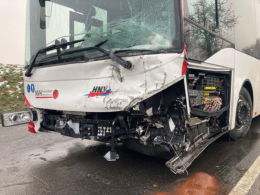 Der Bus wurde schwer beschädigt.