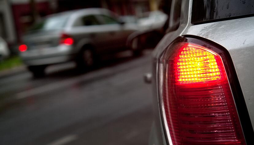 Wildwest auf der Stra&szlig;e: Manchmal ereignen sich haarstr&auml;ubende Sachen, wie etwa eine Verfolgungsjagd - in einem Fall klagte ein Unbeteiligter wegen N&ouml;tigung.