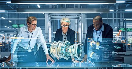 Wenn Anweisungen über AR-Brillen erfolgen, können Arbeiter eine neue, komplizierte Aufgabe um fast 44 Prozent schneller erledigen als mit Anweisungen auf Papier.
Foto: Gorodenkoff/stock.adobe.com
