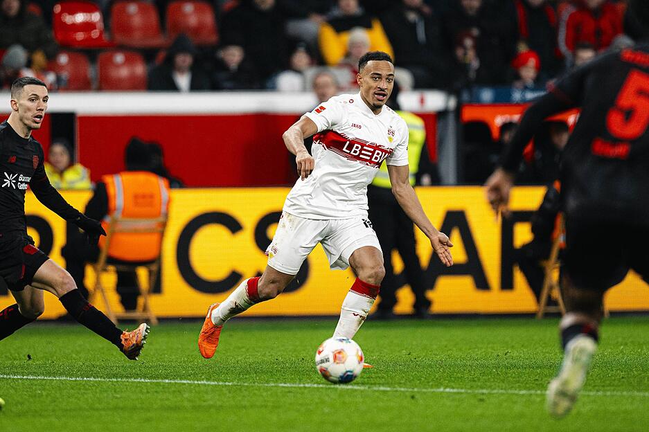 Jamie Leweling: Super Laufweg und abgekl&auml;rter Abschluss zum 1:0. Zeigte dann vor dem Pausenpfiff auch nochmal, dass er Distanzsch&uuml;sse kann. 3:0  Note: 1,5