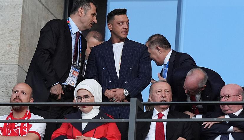 2024 besuchte Mesut &Ouml;zil zusammen mit Recep Tayyip Erdogan ein EM-Spiel der T&uuml;rkei in Deutschland. (Archivbild)