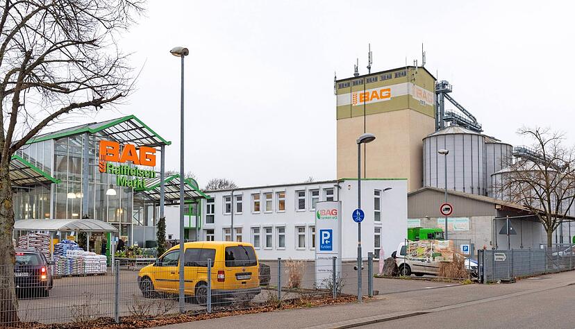 Bekenntnis zu den Standorten: Ein Raiffeisenmarkt wird weiterhin gleich neben dem ehemaligen Sitz der BAG in Bad Friedrichshall-Kochendorf betrieben. Bekenntnis zu den Standorten: Ein Raiffeisenmarkt wird weiterhin gleich neben dem ehemaligen Sitz der BAG in Bad Friedrichshall-Kochendorf betrieben.