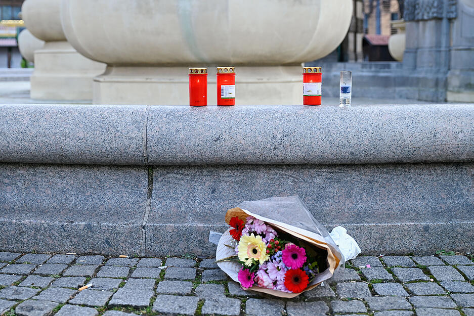 Viele Mannheimer Bürger nehmen in der Innenstadt nach der Todesfahrt eines 40-Jährigen Anteil. Viele Mannheimer Bürger nehmen in der Innenstadt nach der Todesfahrt eines 40-Jährigen Anteil.