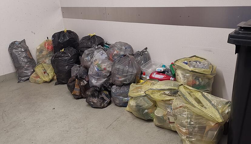 So sieht es in manchem Keller aus. Die Nachlieferung der Gelben Tonnen im Landkreis Heilbronn stockt.