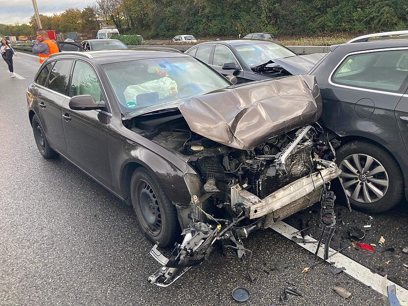Rund um die Unfallstellen kommt er derzeit zu erheblichen Verkehrsbehinderungen.