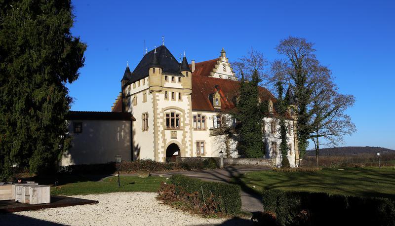 Das Schlosshotel Götzenburg in Jagsthausen bekommt Mitte Januar einen neuen Pächter. Das wundert manchen im Ort.
Foto: Ralf Seidel Das Schlosshotel Götzenburg in Jagsthausen bekommt Mitte Januar einen neuen Pächter. Das wundert manchen im Ort.
Foto: Ralf Seidel