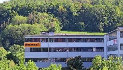Seit 2017 geh&ouml;rt die ehemalige Konrad Hornschuch AG in Wei&szlig;bach zu Continental. Das d&uuml;rfte sich 2026 wieder &auml;ndern.