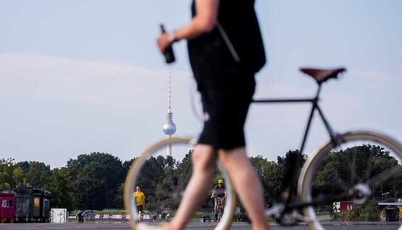 Bisher d&uuml;rfen Radfahrer und -fahrerinnen mit bis zu 1,6 Promille Alkohol im Blut unterwegs sein, sofern sie keinen Unfall bauen oder Ausfallerscheinungen haben. (Symbolbild)