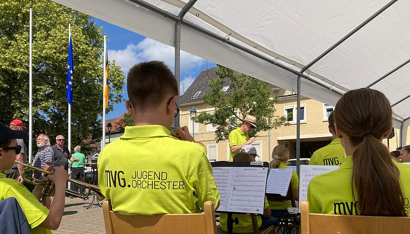 In Grombach gibt es zur Wahl musikalische Untermalung. In Grombach gibt es zur Wahl musikalische Untermalung.