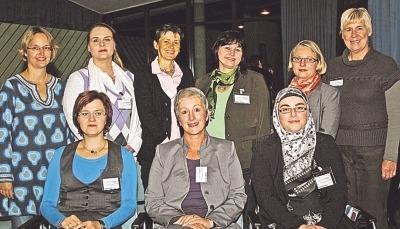 Die ehrenamtlichen Familienhelferinnen zusammen mit der einzigen hauptamtlichen Kraft, Cordula Bleise (vorne Mitte).Foto: Birgit Riecker