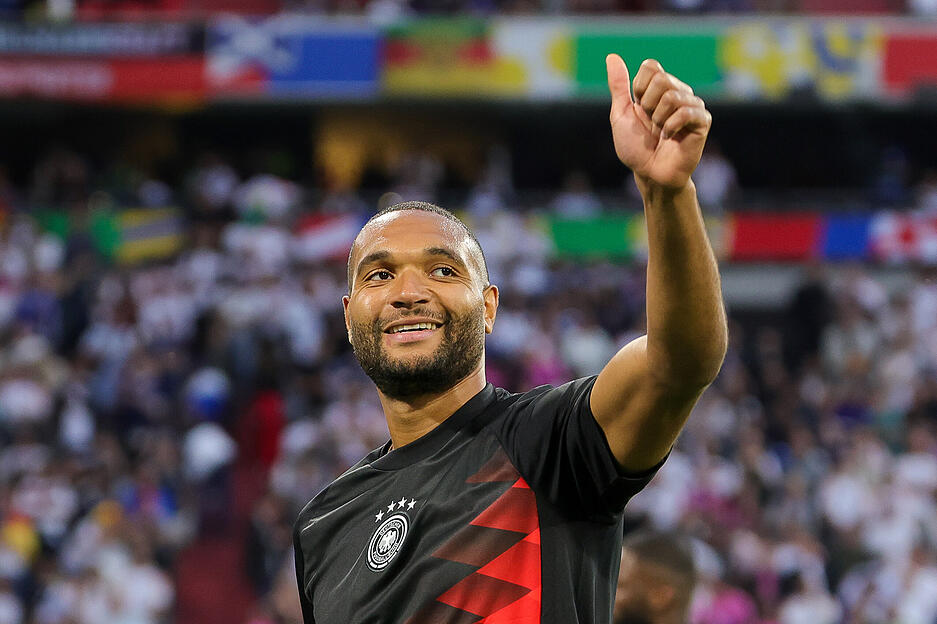 Jonathan Tah: Meisterspieler von Bayer Leverkusen, beim FC Bayern auf dem Einkaufszettel. Konzentriert und sicher.
Note: 2-3
