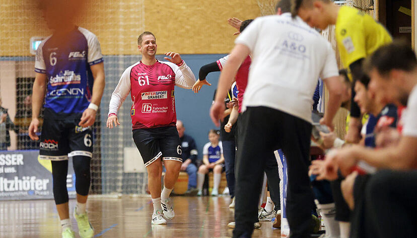 Gut gelaunt nach gehaltenem Siebenmeter: Marc Krammer ben&ouml;tigte bei seiner Regionalliga-R&uuml;ckkehr in die Weibertreuhalle keine Anlaufzeit.