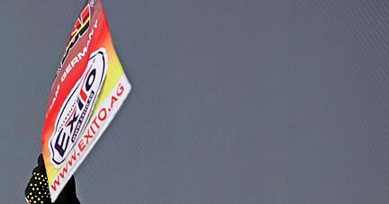 Ab dem Wochenende winkt Bundestrainer Stefan Horngacher seine Skispringer wieder ab. Los geht es im finnischen Ruka, wo es schon sehr winterlich ist. Der Saisonhöhepunkt steht schon bald an: die Vierschanzentournee.
Foto: Archiv/dpa