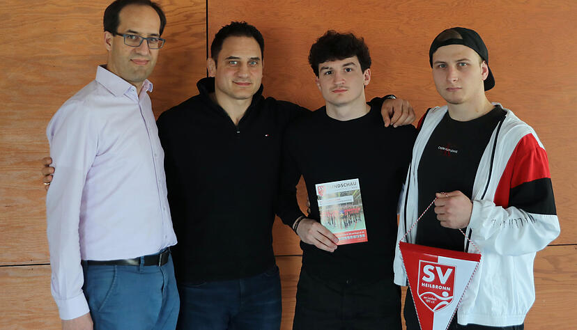 Vereinsvorstand Lars Epple (von links) und Halil Meral arbeiten am Neustart der Red Devils Heilbronn. Damian Macun und David Weinberg sind zwei von etlichen Eigengewächsen, die zum Verbandsliga-Kader gehören. Vereinsvorstand Lars Epple (von links) und Halil Meral arbeiten am Neustart der Red Devils Heilbronn. Damian Macun und David Weinberg sind zwei von etlichen Eigengewächsen, die zum Verbandsliga-Kader gehören.