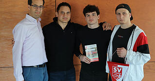 Vereinsvorstand Lars Epple (von links) und Halil Meral arbeiten am Neustart der Red Devils Heilbronn. Damian Macun und David Weinberg sind zwei von etlichen Eigengewächsen, die zum Verbandsliga-Kader gehören. Vereinsvorstand Lars Epple (von links) und Halil Meral arbeiten am Neustart der Red Devils Heilbronn. Damian Macun und David Weinberg sind zwei von etlichen Eigengewächsen, die zum Verbandsliga-Kader gehören.