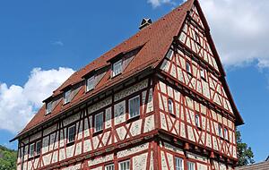 Einer von vielen historischen Zeitzeugen: das Götzenhaus in Niedernhall.
