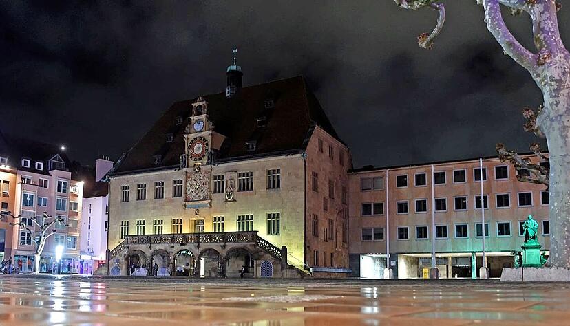 Bei der Earth Hour 2023 blieb auch das Rathaus in Heilbronn unbeleuchtet. Foto: Archiv