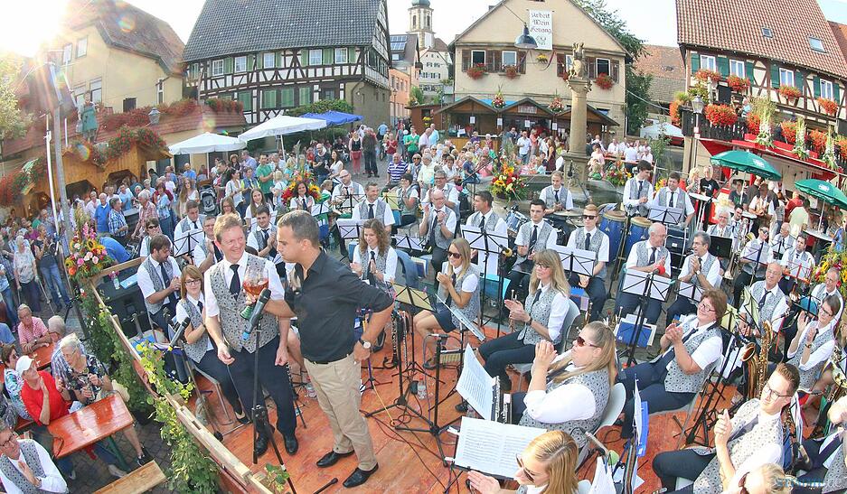 Eröffnung Erlenbacher Weinfest | 21.08. Eröffnung Erlenbacher Weinfest | 21.08.