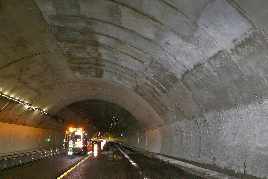 In den vergangenen Tagen und N&auml;chten hat die Autobahn GmbH die Westr&ouml;hre und die Abluftkan&auml;le gereinigt.