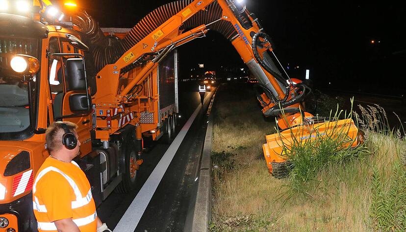 Nachts der Hitze entfliehen &minus; das machen aktuell die Mitarbeiter der ViA6West. Arbeitsbeginn ist im Morgengrauen oder die Nacht hindurch. Foto: ViA6West/Endres