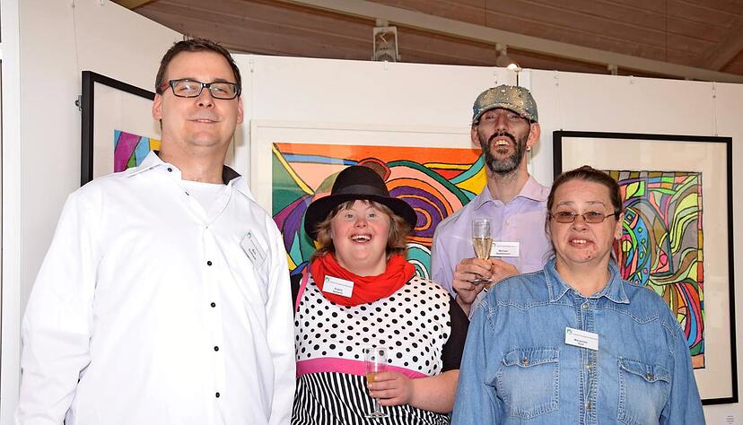 Meik Burkhardt, Angela Gelbarth, Michael Geißelmann und Margarete Senf (von links) vor Werken ihrer Gemeinschaftsausstellung.Foto: Gabriele Schneider Meik Burkhardt, Angela Gelbarth, Michael Geißelmann und Margarete Senf (von links) vor Werken ihrer Gemeinschaftsausstellung.Foto: Gabriele Schneider