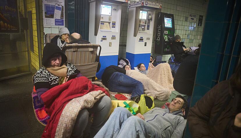 Fast jede Nacht raubt Luftalarm den Menschen auch in Kiew den Schlaf.