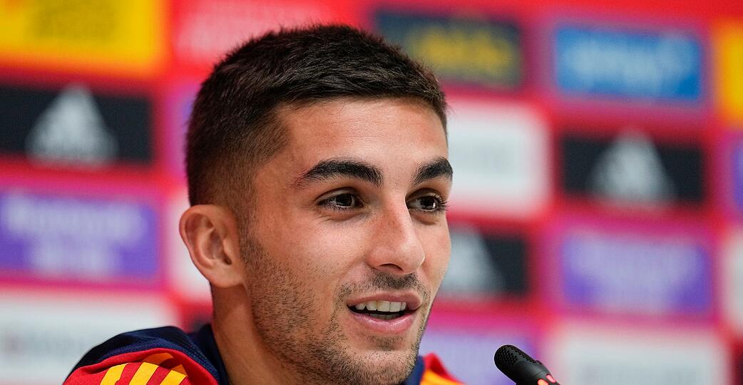 Ist mit der Tochter des spanischen Nationaltrainers liiert: Ferran Torres.