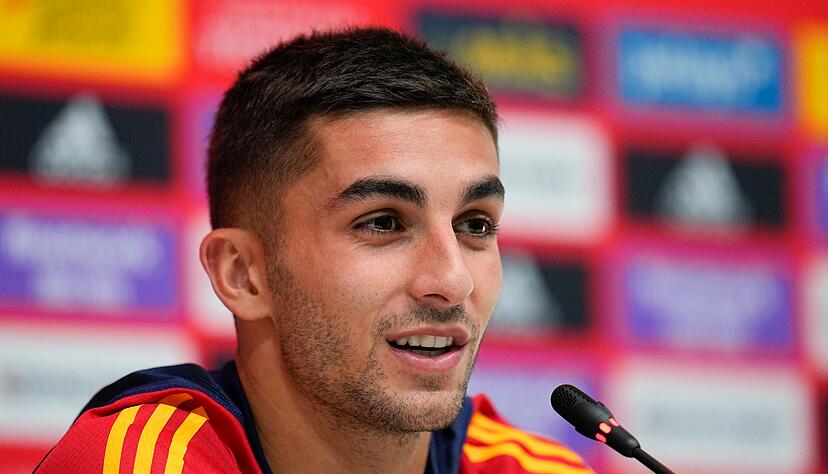 Ist mit der Tochter des spanischen Nationaltrainers liiert: Ferran Torres.