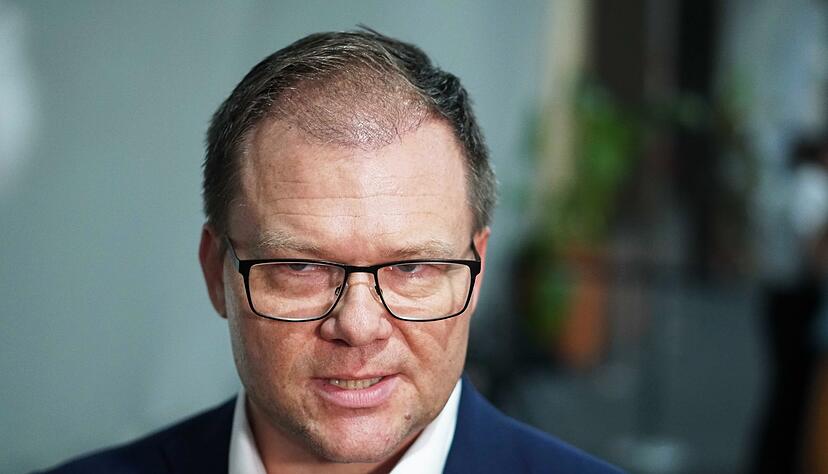 Umweltminister Carsten Schneider hatte mehrfach angekündigt, das Klimaschutzprogramm zum Jahresende präsentieren zu wollen. (Archivbild) Umweltminister Carsten Schneider hatte mehrfach angekündigt, das Klimaschutzprogramm zum Jahresende präsentieren zu wollen. (Archivbild)