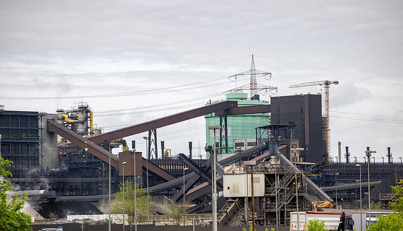 Deutschlands größter Stahlerzeuger Thyssenkrupp Steel steht vor einem Umbau. Betroffen sein könnte auch der Duisburger Stahlhersteller HKM.