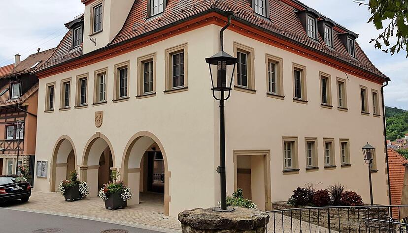 ... und in Forchtenberg die Kämmerei ihren Platz hat. ... und in Forchtenberg die Kämmerei ihren Platz hat.