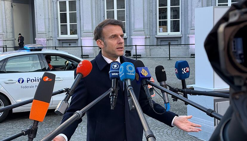 Frankreichs Pr&auml;sident Macron wirbt f&uuml;r Entschlossenheit und Zusammenhalt aufseiten der EU.